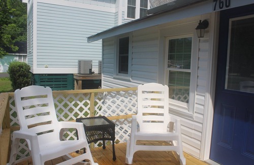 Manteo Casa | Remodeled Bungalow minutes from historic waterfront downtown Manteo