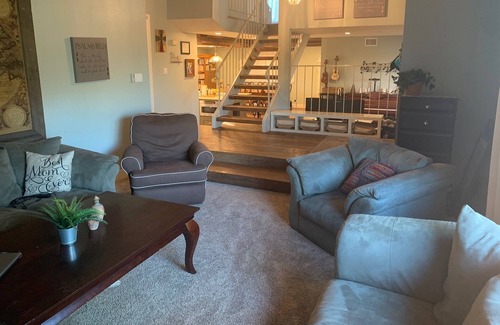 Camarillo Casa | Remodeled Camarillo Heights retreat nearby parks and local shops.