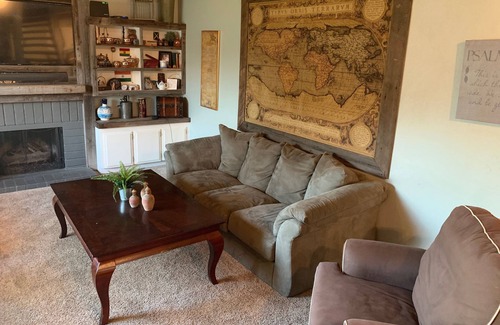 Camarillo Casa | Remodeled Camarillo Heights retreat nearby parks and local shops.