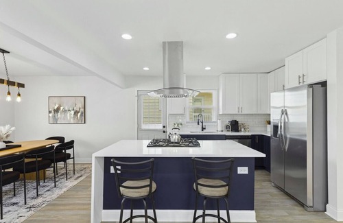 Homewood Casa | Remodeled Charming Home,Backyard w/Pergola,Pool/Ping Pong Game Room, Homewood IL