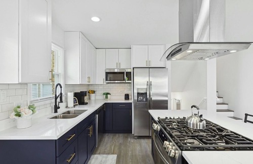 Homewood Casa | Remodeled Charming Home,Backyard w/Pergola,Pool/Ping Pong Game Room, Homewood IL