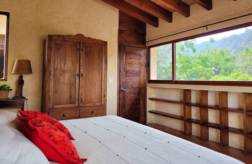 Tepoztlan Casa | Remodeled colonial style home, tranquil garden w/pool!