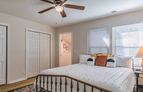 Pigeon Point Casa | Remodeled Cottage-Close to Downtown Beaufort, Port Royal-Walk to Parks-Great for USMC Graduations