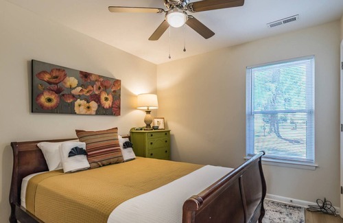 Pigeon Point Casa | Remodeled Cottage-Close to Downtown Beaufort, Port Royal-Walk to Parks-Great for USMC Graduations