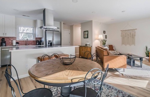 Pigeon Point Casa | Remodeled Cottage-Close to Downtown Beaufort, Port Royal-Walk to Parks-Great for USMC Graduations