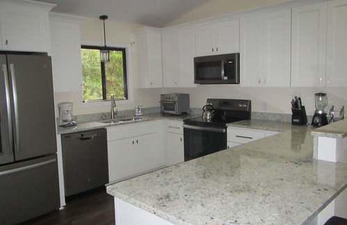 Manteo Casa | Remodeled cottage with plenty of outdoor space and privacy
