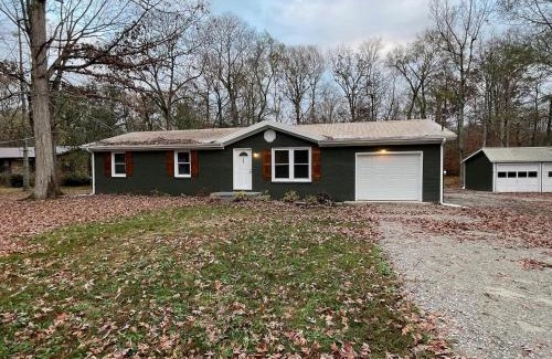 Manchester Casa | Remodeled Cottage With Sunroom