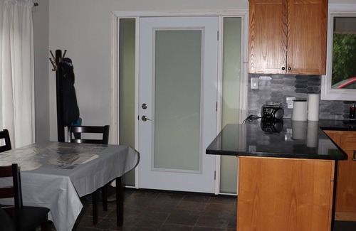 Meaford Cabaña | Remodeled cozy cottage, super close to lake (Dog-Friendly!)