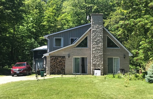 Meaford Cabaña | Remodeled cozy cottage, super close to lake (Dog-Friendly!)