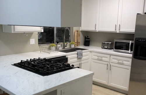 Santa Maria Casa | Remodeled cozy home - 2 mins from hospital and 15 mins from VAF base-