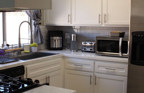 Santa Maria Casa | Remodeled cozy home - 2 mins from hospital and 15 mins from VAF base-