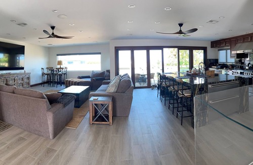 Redondo Beach Casa | Remodeled Exec 4bd 4bth Villa. Walking Distance from Beach and Riviera Village.