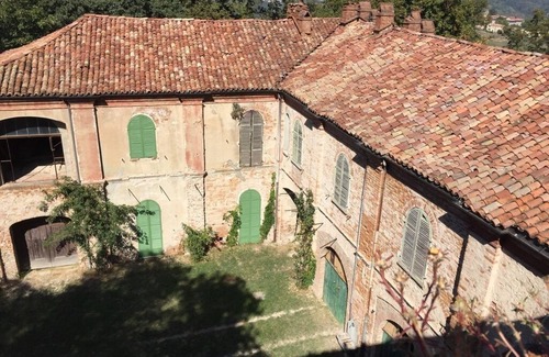 Brozolo Casa | Remodeled farmhouse next to medieval castle in Brozolo, Piedmont, Italy