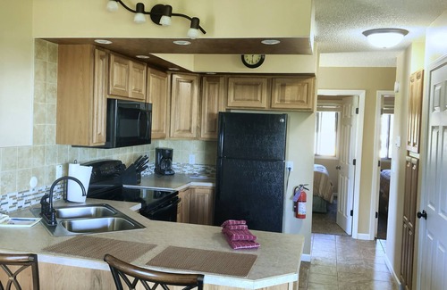 Lead Condominio | Remodelado totalmente amueblado condominio descalzo Resort en Terry Peak Ski Reifts!