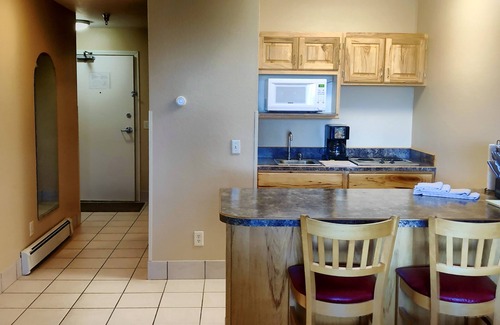 Lead Condominio | Remodeled Fully Furnished Barefoot Resort Condo at Terry Peak South Dakota!