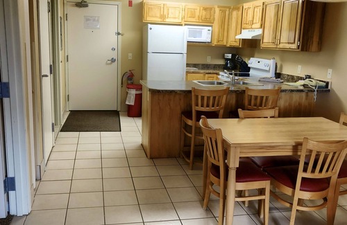 Lead Condominio | Remodeled Fully Furnished Barefoot Resort Condo at Terry Peak!