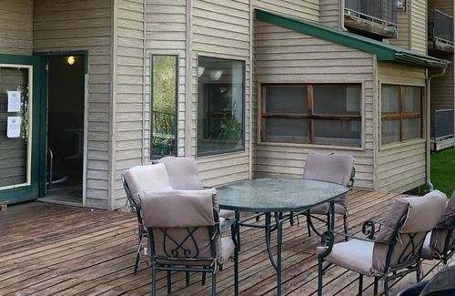 Lead Condominio | Remodeled Fully Furnished Barefoot Resort Condo at Terry Peak!