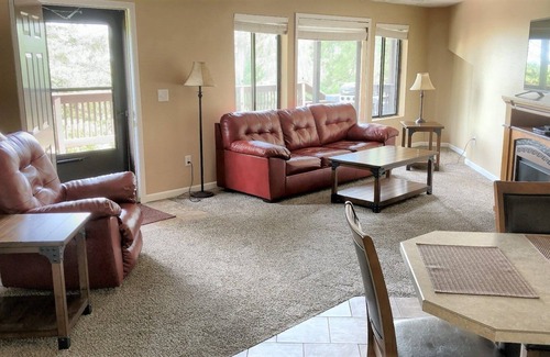 Lead Condominio | Remodeled Fully Furnished Barefoot Resort Condo