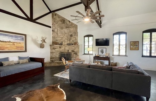 Brackettville Casa | Remodeled Historic Townhome across from Fort Clark Museum