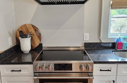 Winston - Salem Casa | Remodeled historic home! Steps away from dining & shops - Easy walk to Old Salem