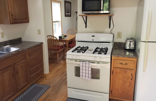 Rapid City Cabina | Remodeled home in the woods, just past city limits. With horse pasture nearby!