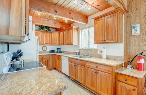 Truckee Chalet De Esquí | casa remodelada w / bañera de hidromasaje privada, piscinas comunes y un servicio de transporte gratuito al esquí!