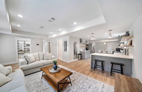 Shady Acres Casa | Remodeled Houston Heights Gem! | Stroll to Bars!