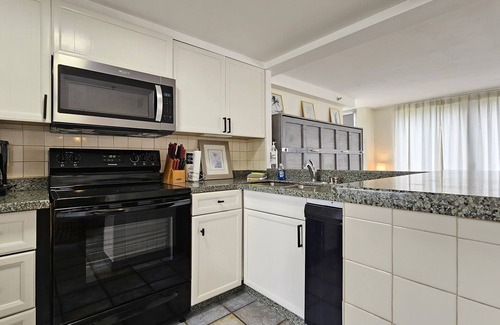 Diamond Head - Kapahulu - St. Louis Apartamento | Remodeled in 2022, Diamond Head 2 Bedroom Oceanfront condo