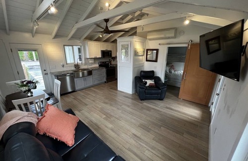 Jamestown Casa | Remodeled Jamestown beach cottage within walking distance to beach