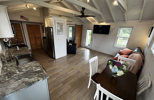 Jamestown Casa | Remodeled Jamestown beach cottage within walking distance to beach