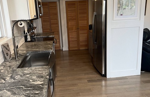 Jamestown Casa | Remodeled Jamestown beach cottage within walking distance to beach