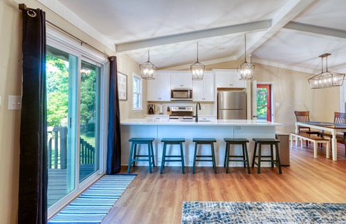 Lake Norman of Catawba Casa | Remodeled Lake Norman house on quiet, deep water cove
