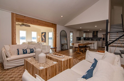 Henrico Casa | Remodeled Lake Retreat w/ expansive main lake views with amazing amenities!