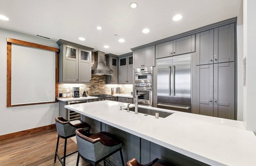 Sierra Shores Condominio | Remodeled Lakefront Elegance- Views, Hot Tub, Walk to Everything PEAK #6