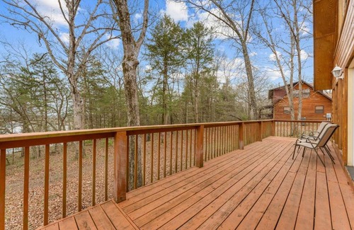 Eagle Rock Chalet De Esquí | Remodeled Lakefront Cabin, shuffleboard, Starlink