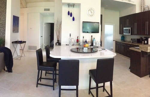 Rancho Mirage Condominio | Precioso condominio remodelado para verano / otoño y escuela "Q", 2 suites principales