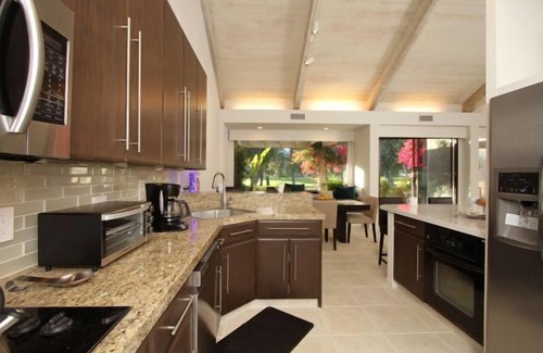 Rancho Mirage Condominio | Precioso condominio remodelado para verano / otoño y escuela "Q", 2 suites principales