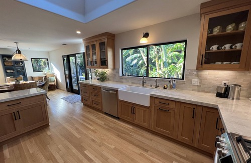 The Mesa Casa | Remodeled Mesa Beauty w/ hot tub, one block from beach park/Monthly discounts!