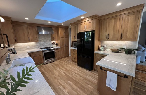 The Mesa Casa | Remodeled Mesa Beauty w/ hot tub, one block from beach park/Monthly discounts!