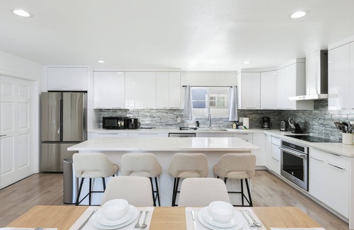 Fountain Valley Casa | Remodeled Modern Home Close to Disney/Beach