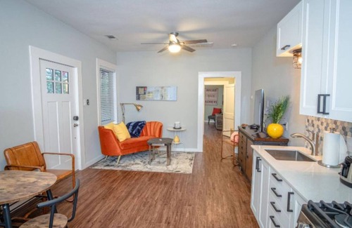 Mahncke Park Apartamento | Remodeled Modern 1BR 1BA Apt Near Downtown 5min Pearl