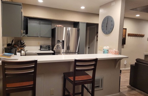 Majestic Pines Condominio | Condominio de montaña moderno remodelado 1BR / Loft / 2BA con garaje