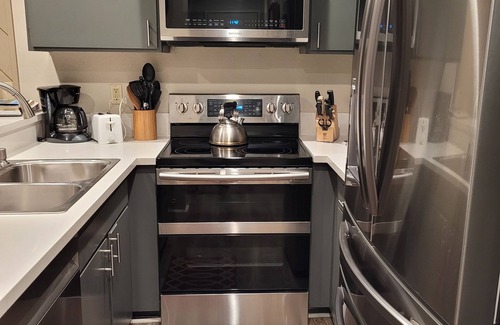 Majestic Pines Condominio | Condominio de montaña moderno remodelado 1BR / Loft / 2BA con garaje