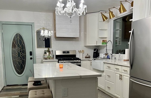 Crestline Casa | Remodeled mountain cottage. Super close to Lake Gregory and hiking trails