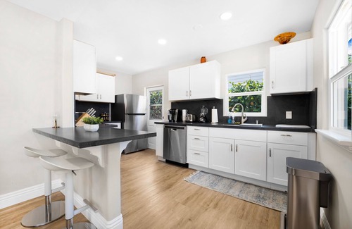 Point Loma Heights Casa | REMODELED OB HOME w/ AC, PARKING, SURFBOARDS, VIEWS - SLEEPS 8 - 3 KING BEDS