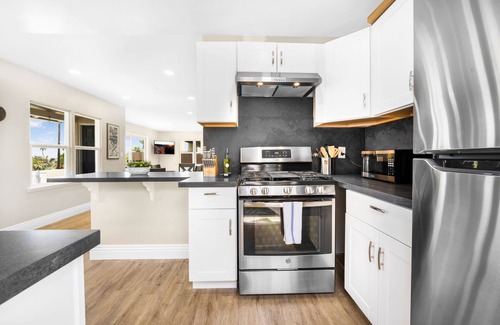 Point Loma Heights Casa | REMODELED OB HOME w/ AC, PARKING, SURFBOARDS, VIEWS - SLEEPS 8 - 3 KING BEDS