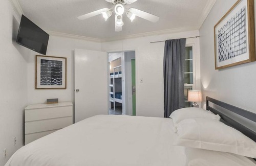 Galveston Casa | Remodeled Oceanside Retreat