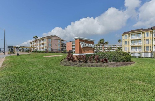 Galveston Casa | Remodeled Oceanside Retreat