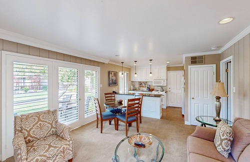 Napa Condominio | Remodeled Silverado Home w/ Fireplace - Romantic Napa Valley Retreat