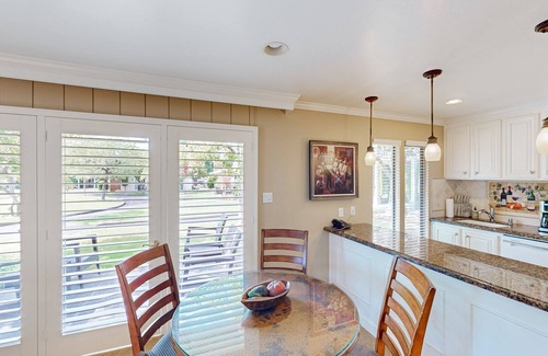 Napa Condominio | Remodeled Silverado Home w/ Fireplace - Romantic Napa Valley Retreat